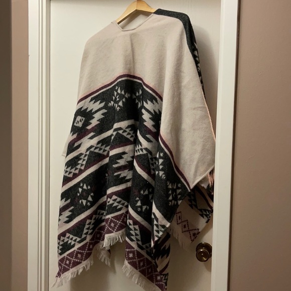 Western Style Poncho Cardigan - Picture 2 of 5